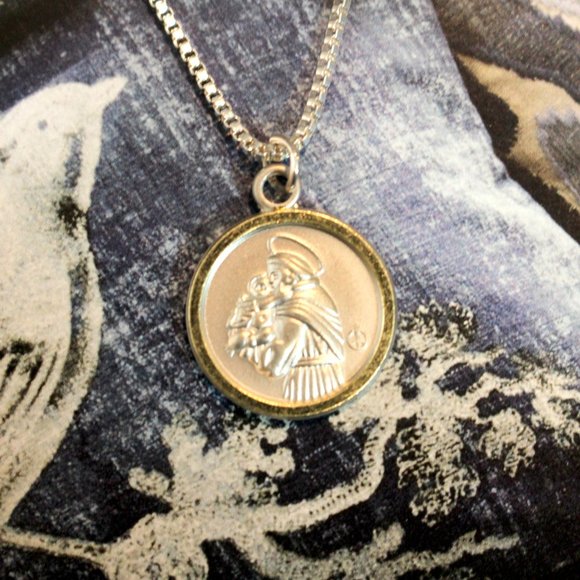 Vintage Two-Tone Unisex Mini Religious Patron St. Anthony Medallion Necklace - Picture 5 of 5